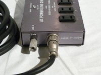 入力プラグはメタルソケットです。