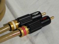 RCA plug (出力側)はシャークワイアー製コレクト式です。