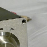 フロントフェイス角に穴が開いていますが、性能・機能に問題はありません。