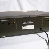 製品背面部です。電源ケーブルは着脱できません。