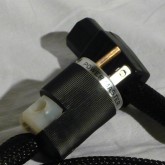 プラグは信頼性の高いメーカー製を採用しています。