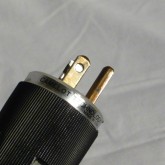ACプラグ部分に製品表示があります。