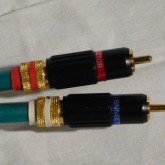 RCA プラグはシャークワイア製コレクトチャック式です。