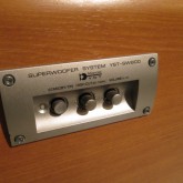 カットオフ周波数・出力レベル のコントロールが可能です。