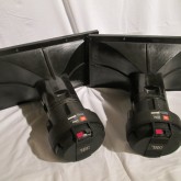 トータル奥行き 約380mm、比較的小さなエンクロージャー上にも乗ります。