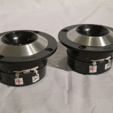 ケーブルターミナルは直付けタイプです。