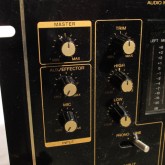 AUX/Effector 入力装備。外部機器にて特殊効果を加えることもできます。
