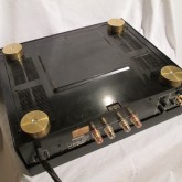 フットはすべて真鍮製に交換されています。