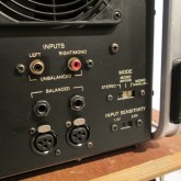 入力は3系統 RCA / phone / XLR から選択可能です。