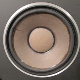 Lch MID のコーン紙の一部にはダメージがあります。(Rch は良好)