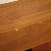 角には打痕がいくつかあります。
