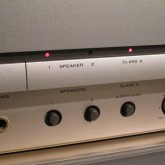 スピーカー2系統接続可能、A/AB級切替可能です。