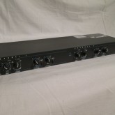 1U サイズのチャンネルデバイダーです。