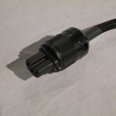 機器側コネクターは MARINCO 製 IEC60320-C15 タイプです。