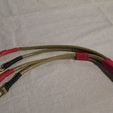 bi-wire 仕様です。ケーブル部は年式なりの汚れなどがあります。