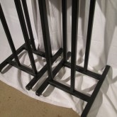 フレームはスチール製・黒艶消し塗装です。