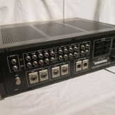 背面部です。XLR入出力端子装備です。