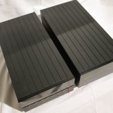 製品に目立つ傷などはありませんが、些細な擦り傷などはご容赦ください。