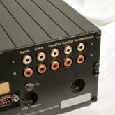 コントロール部はプリアンプ機能も装備しています。
