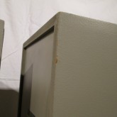 背面角部に一部ダメージがあります。