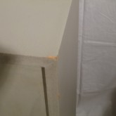 一箇所角に小さなダメージがあります。