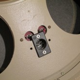 ユニット部のコネクターは XLR4 規格コネクターに交換されています。