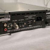 背面部です。電源スイッチは背面にあります。