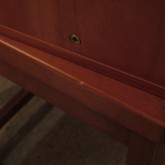 付属の専用スタンドには些細な傷があります。