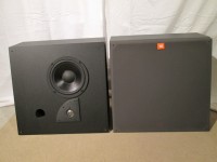 20cm WF とメタルドームTWの2way構成です。(写真は逆向き)