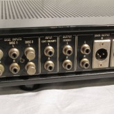 入力は phono 2系統のほか、外部プリアンプ入力が装備されています。