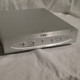 小さな筐体なのでちょっとしたスペースに収まります。
