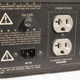 [unswitched]×2 は常時通電出力です。
