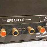 出力ターミナルはスナップイン型から大径締付型へ変更されています。