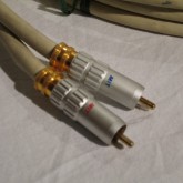 RCA コネクターはコレクトチャック式です。