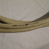 製品表示部です。この製品は信号方向性が指定されています。