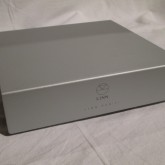 LINN 製品の中では珍しいライントランスです。