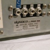 RCA jack 間が非常に狭いため、コンパクトなRCAコネクター採用ケーブルをご使用ください。