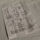 取扱説明書(英語)が付属されています。