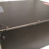 天板の振動対策のためにスペーサーが挿入されています。