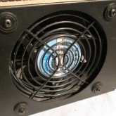 空冷用ファンは静音タイプに交換されています。