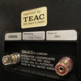 ターミナルは大型タイプ(banana/Y-lug対応)に交換されています。
