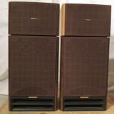 中域部と低/高域部から構成されるシステムです。