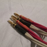端子部に方向性が指示されています。