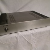 1U サイズ A級動作可能なパワーアンプです。