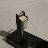重そうに見えますが重量は約 20g、幅広いアームに対応可能です。