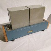 119Cトランスを横に並べてケーシングしてあります。