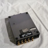 製品底部の写真です。ラバー製のインシュレーターが付いていますが、市販品利用で面白いように音色が変わります。