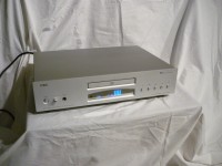 CEC　のお手ごろ価格のCDプレーヤーです。独自の LEF A級アナログ出力回路で温かみのある音色を提供します。