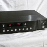マークレビンソンの D/A コンバーターです。端正かつ高度な音楽性を表現します。