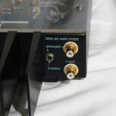 入力端子は RCA １系統のみです。トグルスイッチにて stereo / mono bridge の切り替えができます。